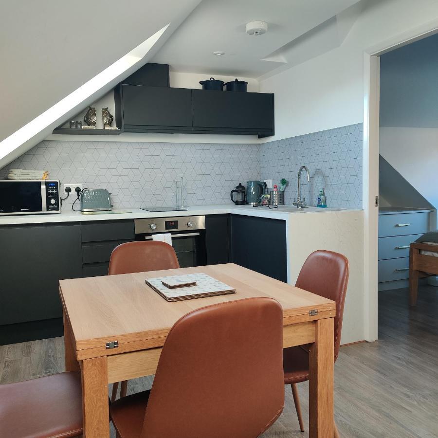Delightful & Picturesque Modern Detached Apartment, Next To Chester Zoo, Near Park And Ride To City Centre 外观 照片