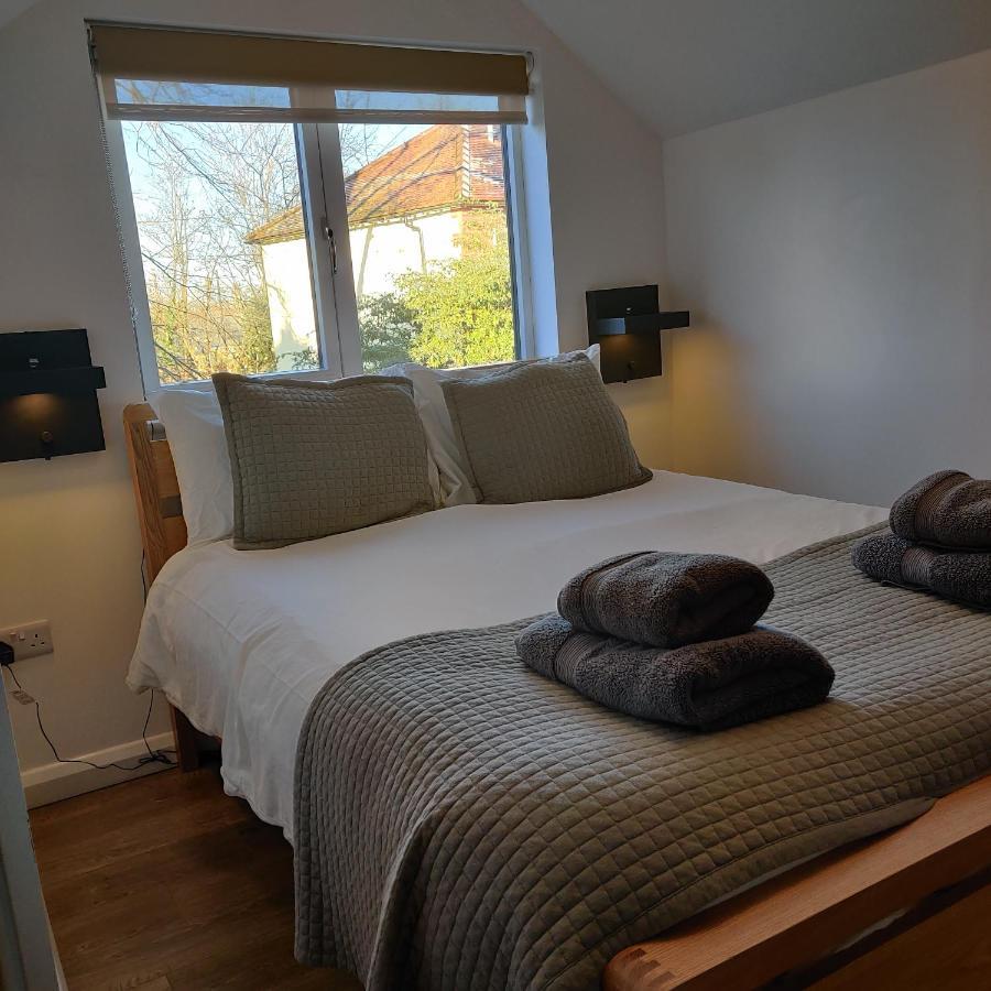 Delightful & Picturesque Modern Detached Apartment, Next To Chester Zoo, Near Park And Ride To City Centre 外观 照片