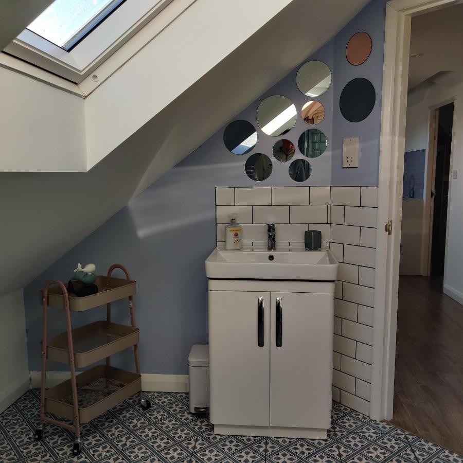 Delightful & Picturesque Modern Detached Apartment, Next To Chester Zoo, Near Park And Ride To City Centre 外观 照片