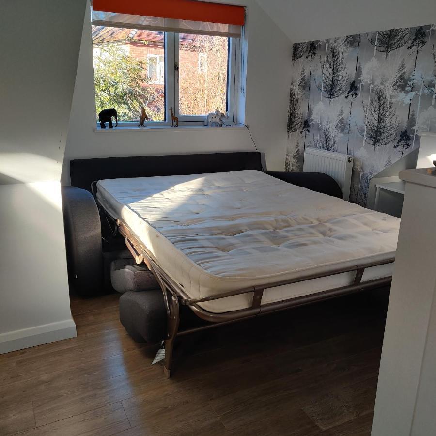 Delightful & Picturesque Modern Detached Apartment, Next To Chester Zoo, Near Park And Ride To City Centre 外观 照片