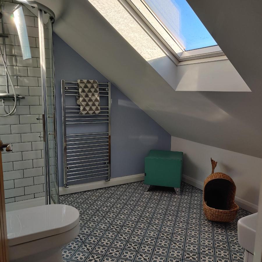 Delightful & Picturesque Modern Detached Apartment, Next To Chester Zoo, Near Park And Ride To City Centre 外观 照片