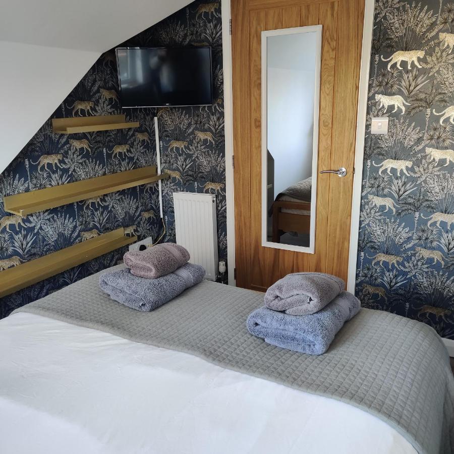 Delightful & Picturesque Modern Detached Apartment, Next To Chester Zoo, Near Park And Ride To City Centre 外观 照片
