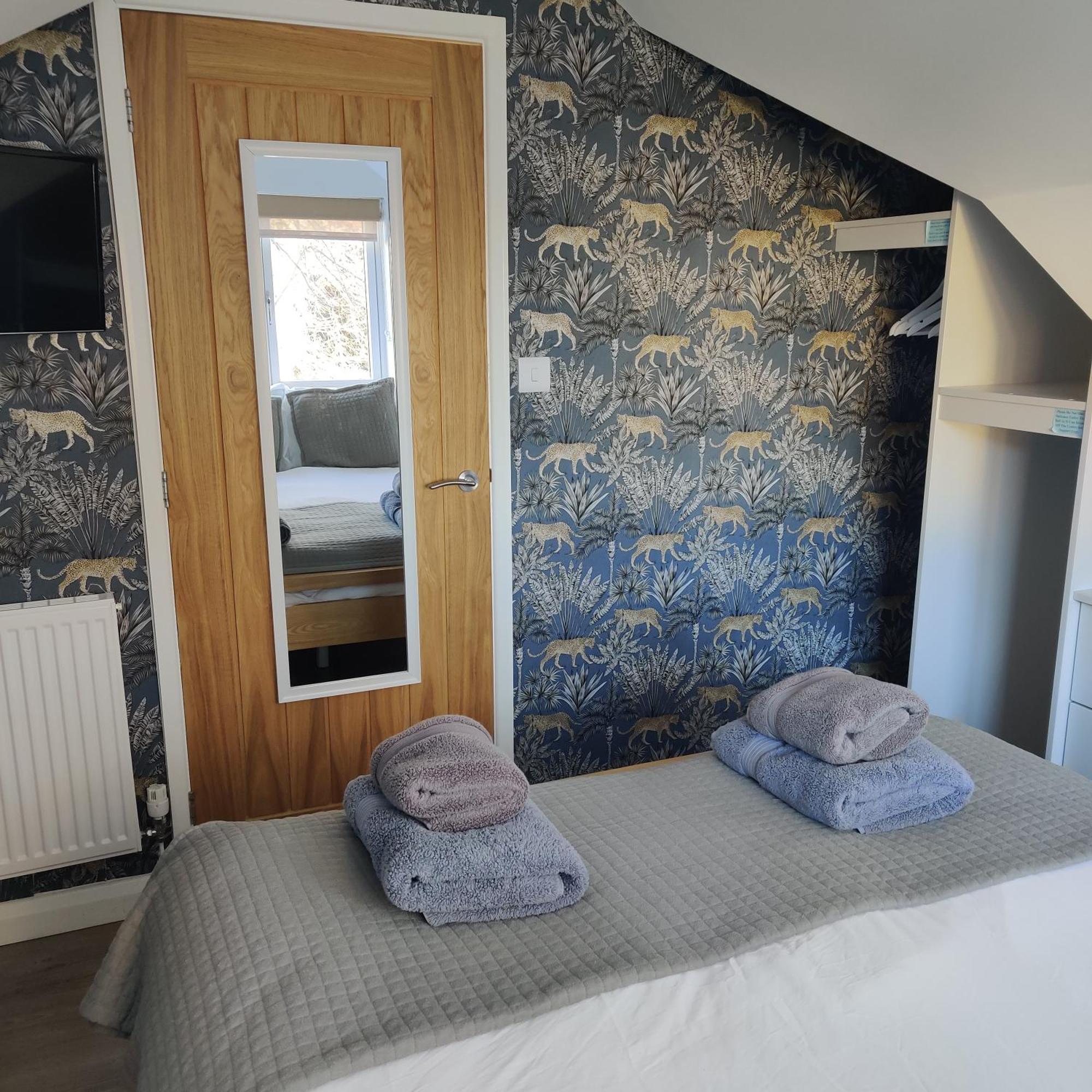 Delightful & Picturesque Modern Detached Apartment, Next To Chester Zoo, Near Park And Ride To City Centre 外观 照片