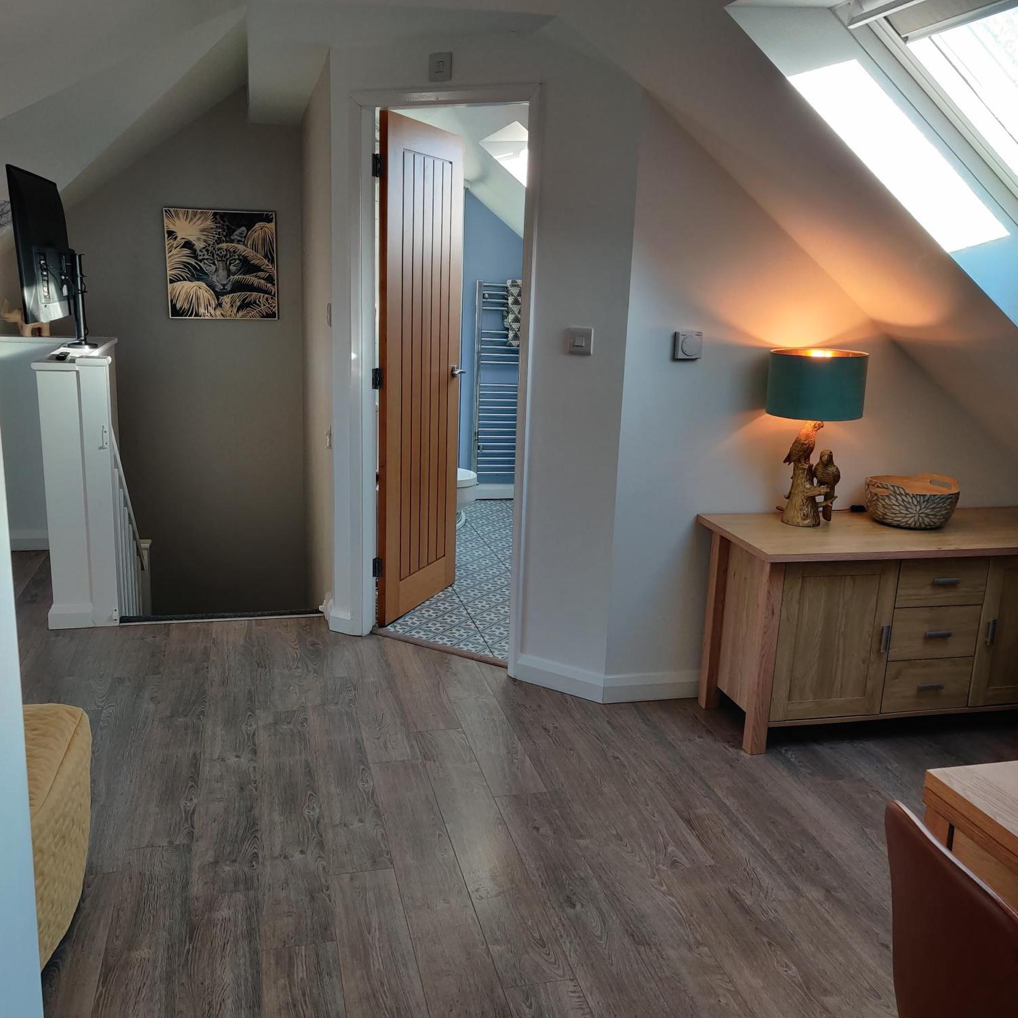 Delightful & Picturesque Modern Detached Apartment, Next To Chester Zoo, Near Park And Ride To City Centre 外观 照片
